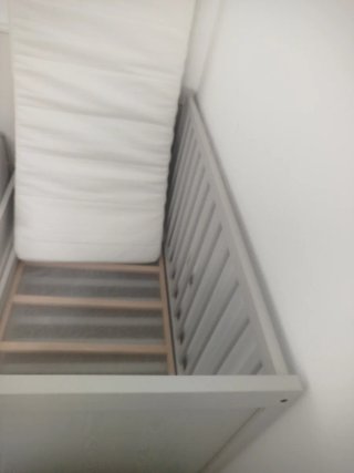 Cuna SUNDVIK IKEA con colchón y cubrecolchon