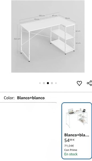 Escritorio blanco con estanterías