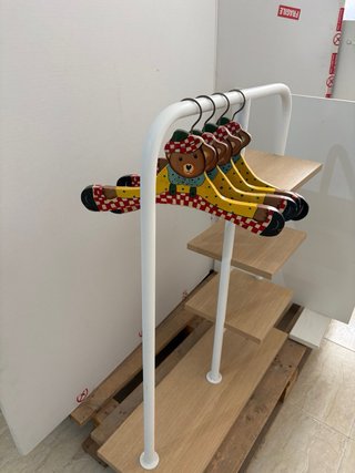 Perchero Infantil con Estantería y 4 Perchas