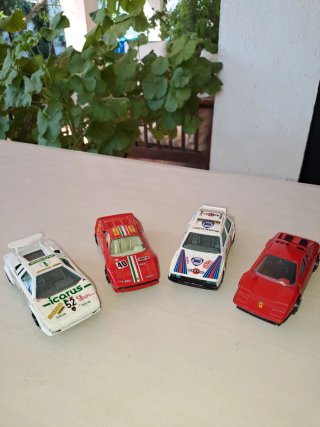 Lote 4 Coches Burago 1/43.