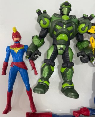 Lote 23 Figuras Superhéroes Marvel DC