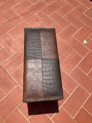 Baul marron piel sintética. Muy buen estado.