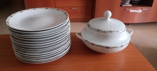 Sopera de porcelana con diseño floral