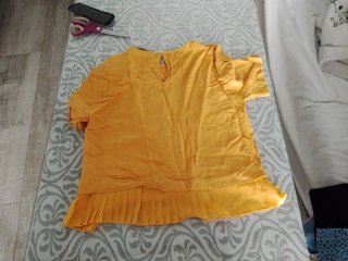 Camiseta Zara amarilla con volantes