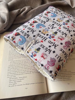 Funda literaria Alicia en el Pais de las Maravilla