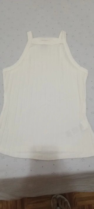 Top corto ajustado verde militar