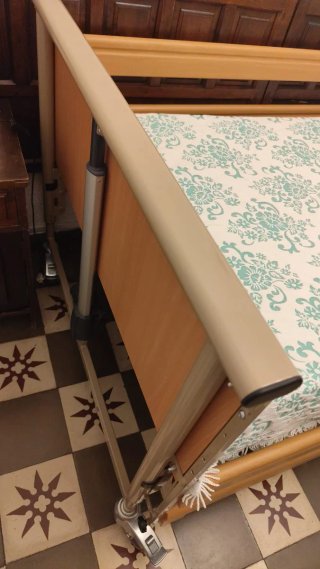 Cama articulada regulable y colchón viscoelástico