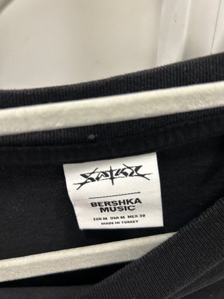 Camiseta Saiko Bershka Negra