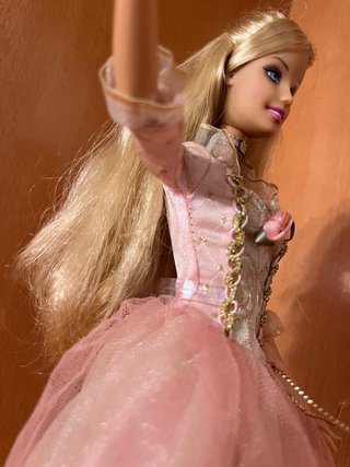 Barbie La princesa y la Costurera Anneliese muñeca