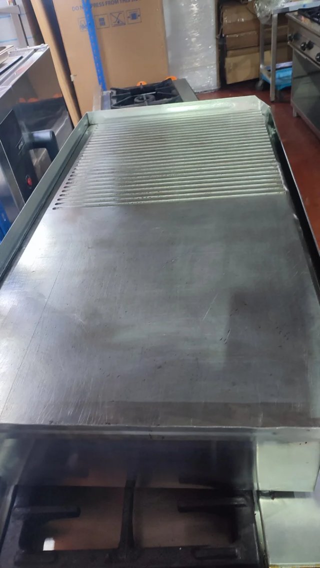 Plancha Gas MUNDIGAS Lisa/Estriada 3 Fuegos