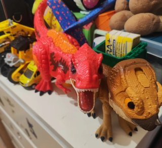 Juguetes Dinosaurios ESTAN NUEVOS ,CASI SON USO