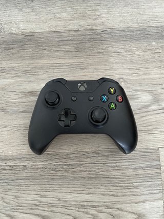 Xbox One Negra + Mando