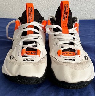Zapatillas Nike Blancas y Naranjas