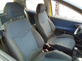 Coche amarillo 3 puertas