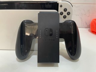 Nintendo Switch OLED Blanca y Negra