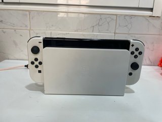 Nintendo Switch OLED Blanca y Negra