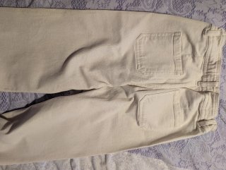 Pantalones cremosos