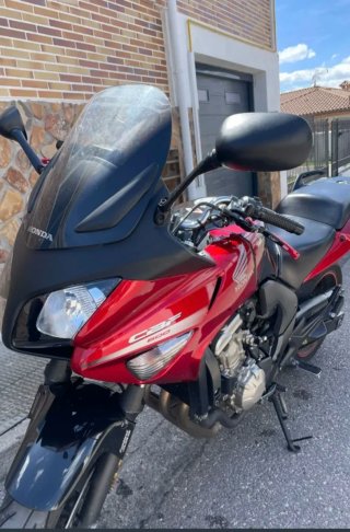Honda CBF600S Negra y Roja A2