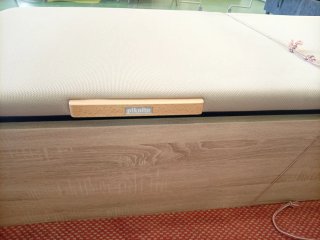 Canapé abatible madera y tela beige