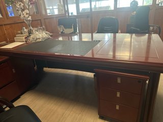 Escritorio de empresario madera roble + 3 sillone