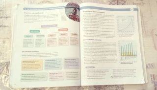 Libros de 3 ESO Santillana y Macmillan.