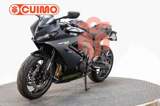 TRIUMPH DAYTONA 660