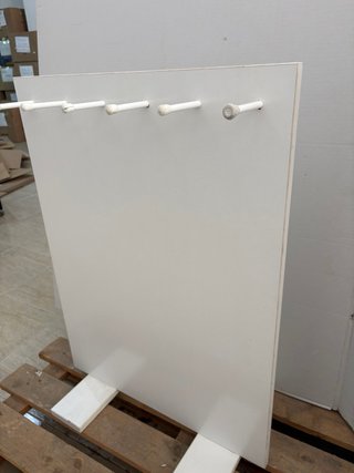 Mueble Montessori colgador infantil madera blanca