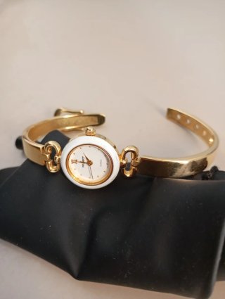Reloj Peugeot Cuarzo Dorado Blanco