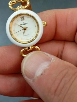 Reloj Peugeot Cuarzo Dorado Blanco