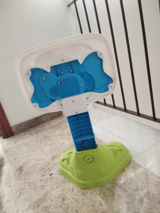 Juguetes infantiles y mecedora, juntos o separados