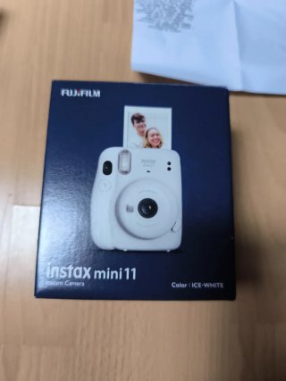 Cámara Fuji Instax Mini 11 blanca