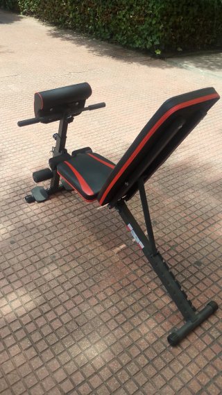 Banco de pesas con bandas de resistencia