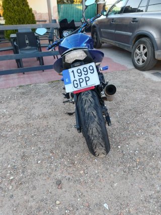 Kawasaki Z750 Naked Azul y plateada. PERFECTA.