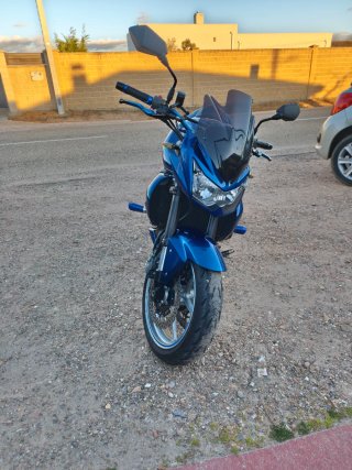 Kawasaki Z750 Naked Azul y plateada. PERFECTA.
