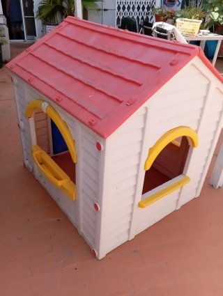 Casita infantil de jardín de plástico