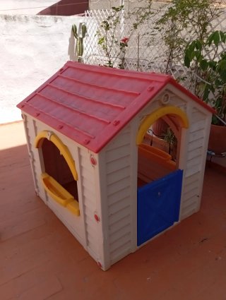 Casita infantil de jardín de plástico