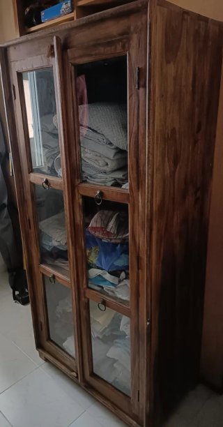 Vitrina rústica madera maciza puertas cristal