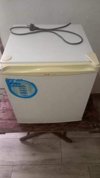 Nevera pequeña LG con congelador