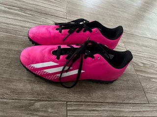 Botas de fútbol multitacos rosa talla 37