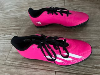 Botas de fútbol multitacos rosa talla 37