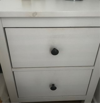 2 mesitas de noche blancas