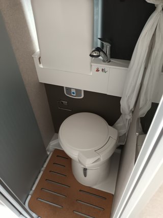 Camper Hymer Canyon S 600 techo elevable 4 plazas