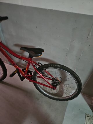 Bicicleta roja y naranja