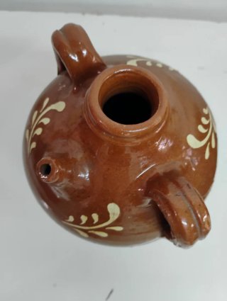 Cántaro de cerámica antiguo decorado