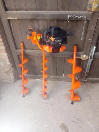 Taladro de jardín FUXTEC con brocas