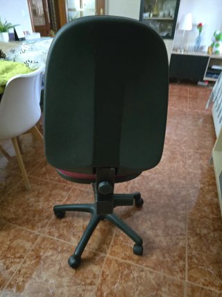 Silla de escritorio con ruedas