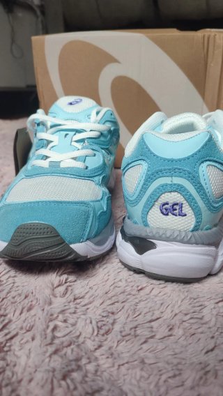 Zapatillas Asics GEL-NYC T 43.5 Nuevas con Tara