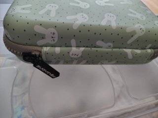 Saco de bebé con ositos y nubes y ropa de bebé