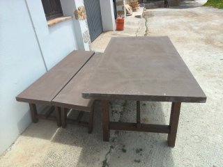 Mesa y bancos de exterior de madera