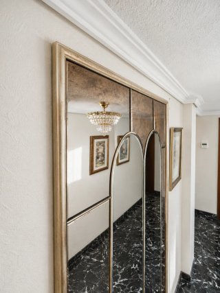 Espejo decorativo dorado y marrón